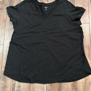 Torrid Womens Size 4 (4X) Black V-neck Classic Fit T-shirt Short‎ Sleeve